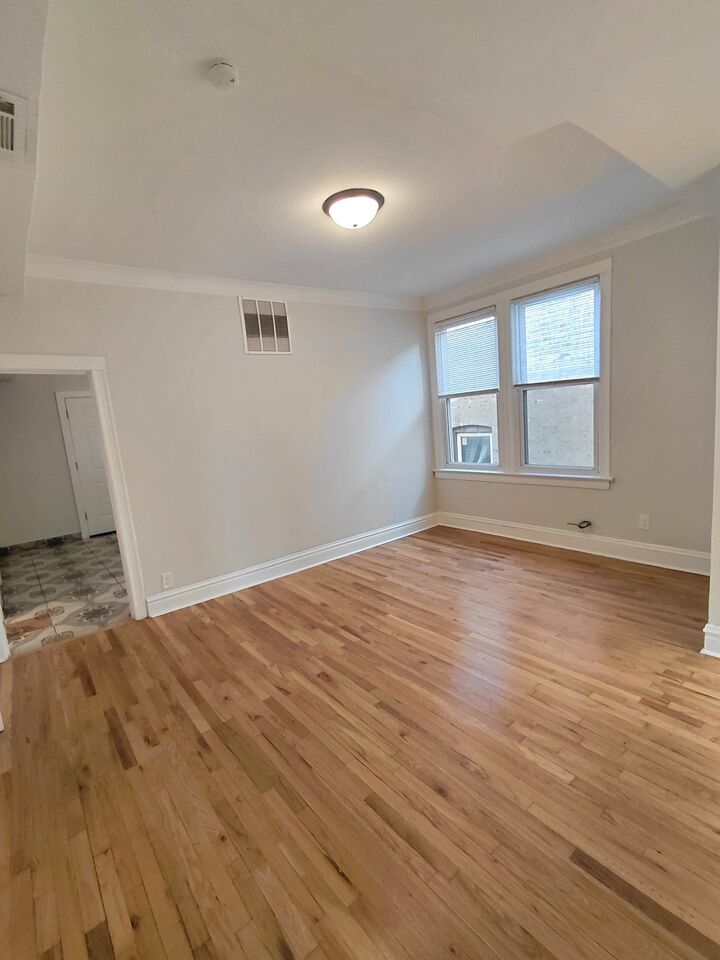 Property Photo:  1255 N Harding Avenue 2S  IL 60651 