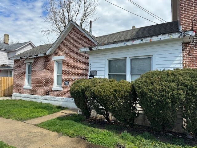 Property Photo:  148 N Root Street 2  IL 60505 
