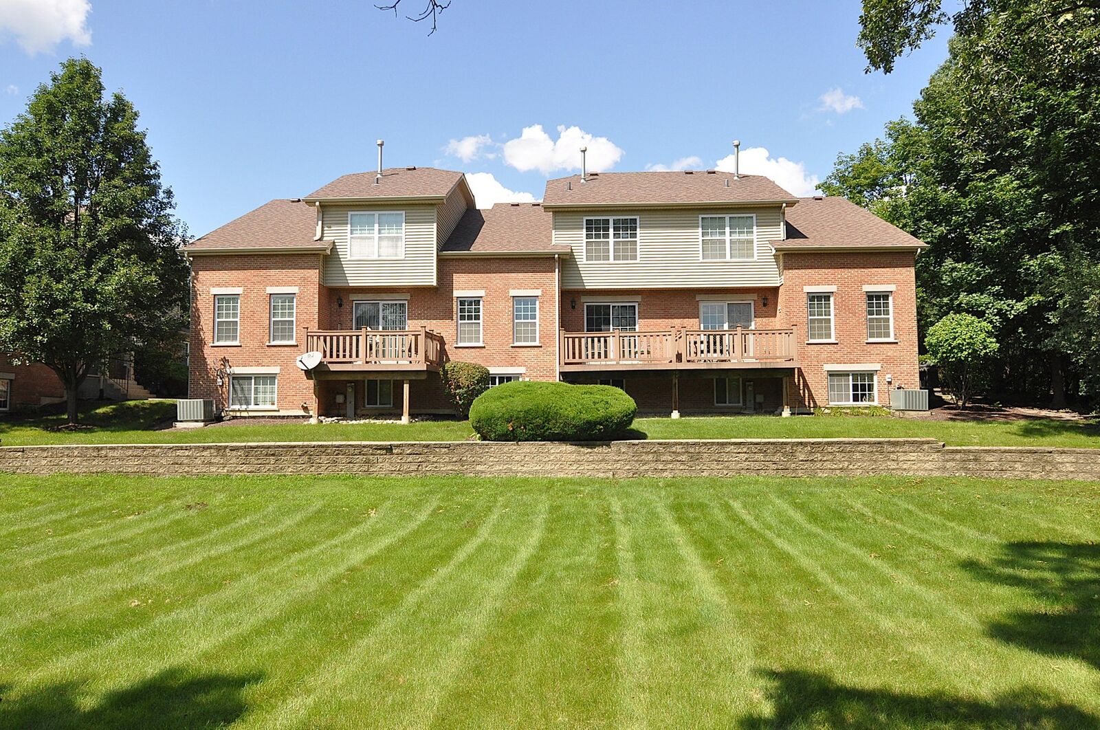 Property Photo:  0S077 Kerry Court  IL 60190 