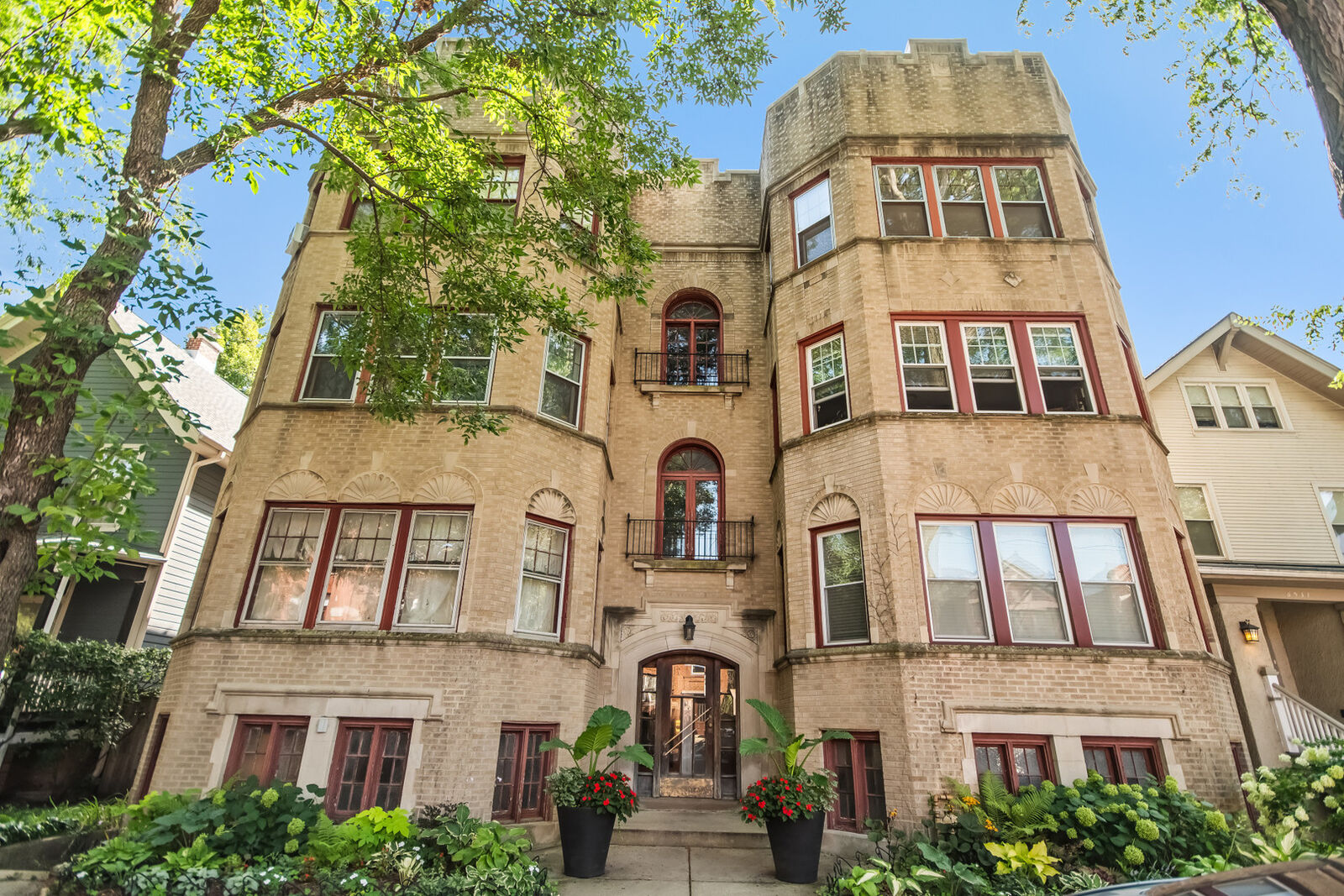 Property Photo:  6535 N Ashland Avenue 3S  IL 60626 