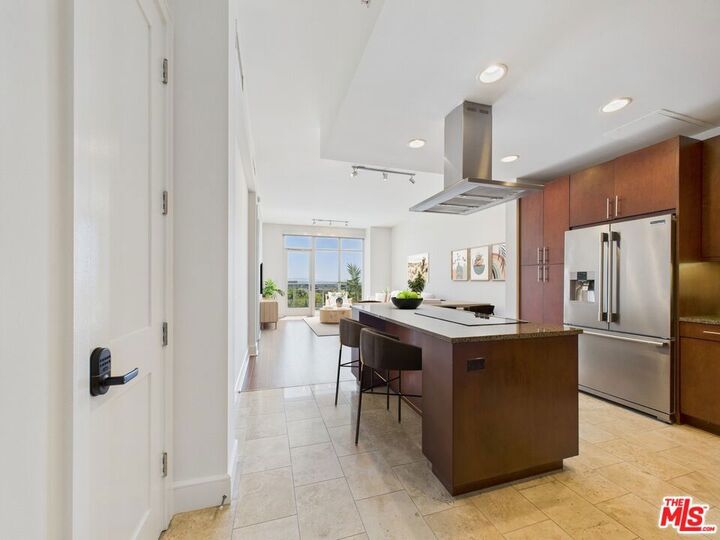 Property Photo:  10700 Wilshire Boulevard 706  CA 90024 
