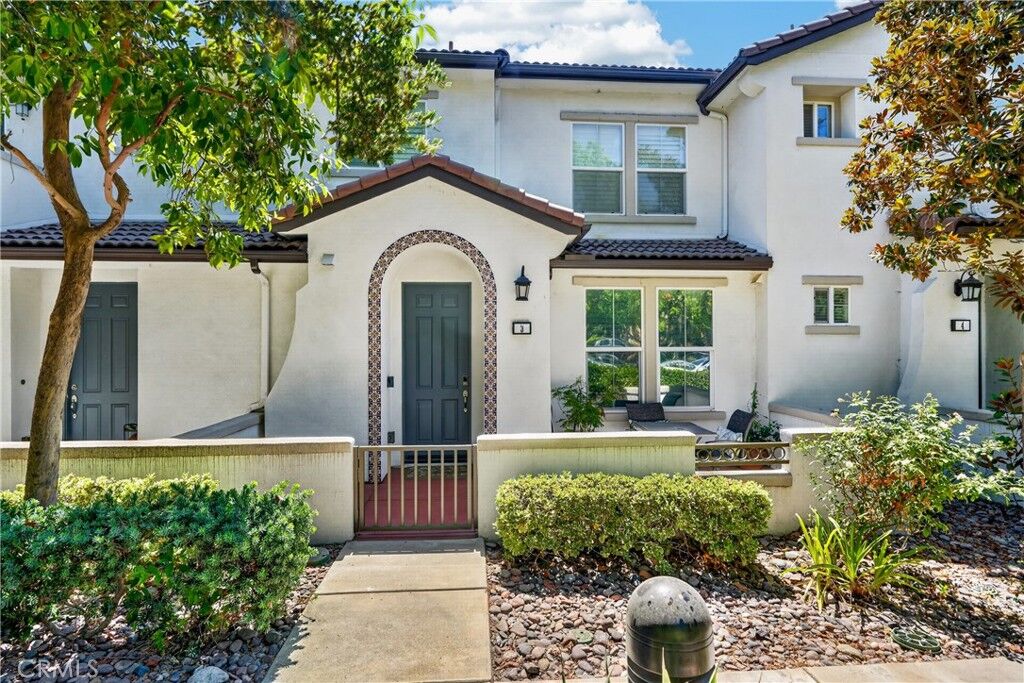 Property Photo:  15723 Parkhouse 3  CA 92336 