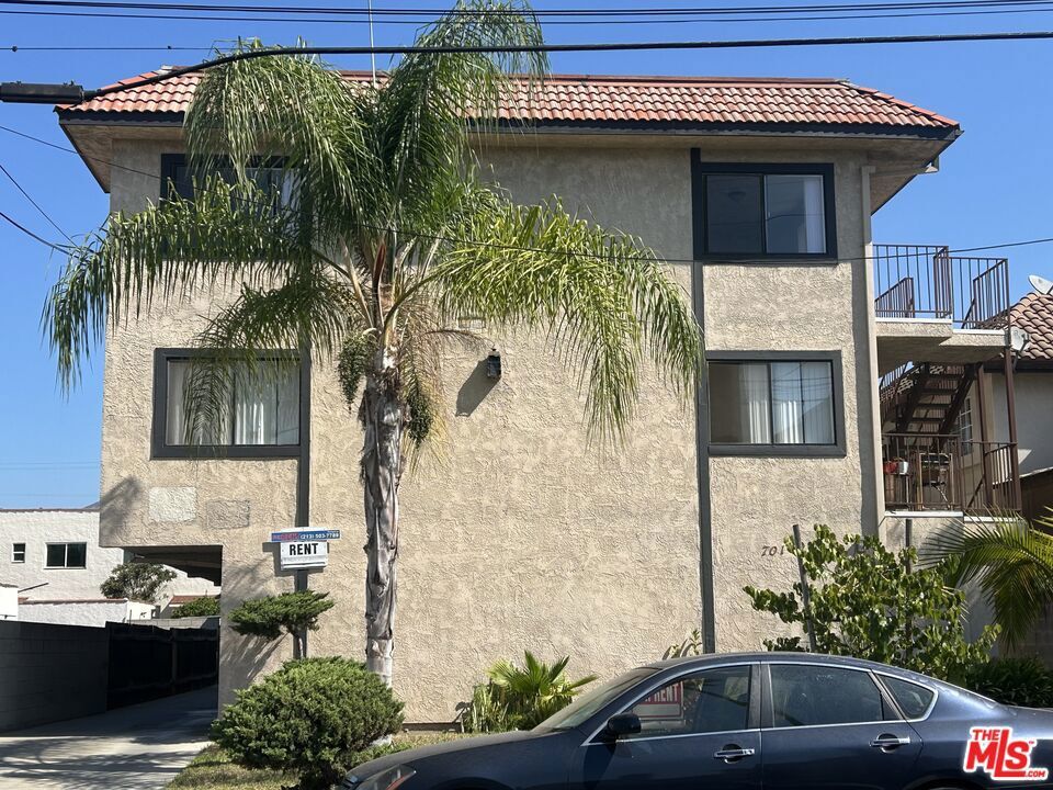 Property Photo: 701 E Raleigh Street 4 CA 91205