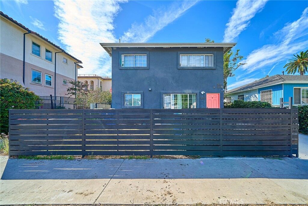 Property Photo:  3011 W View  CA 90016 