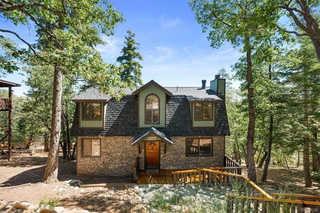 Property Photo: 1550 Tuolumne Road CA 92314