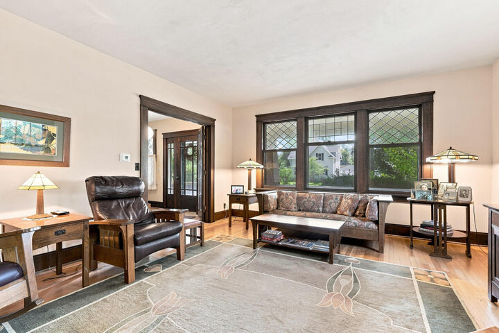 Property Photo:  906 7th Street  IA 52747 