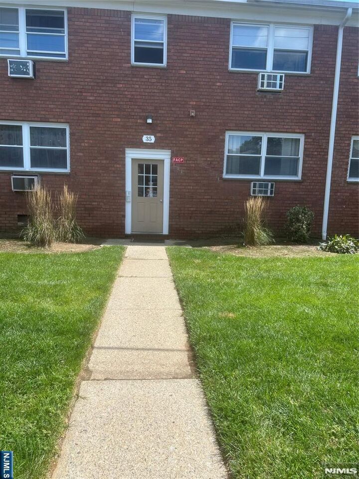 Property Photo:  35 Knox Terrace 2C  NJ 07470 
