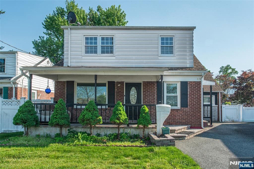Property Photo:  42 W Spring Valley Avenue  NJ 07607 