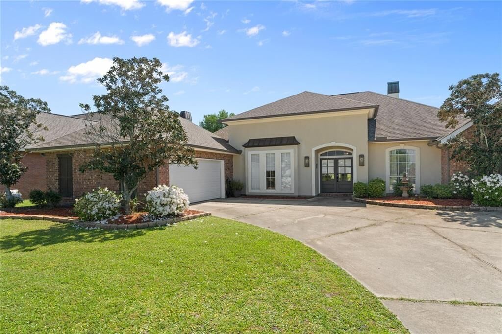 Property Photo: 118 W Augusta Lane LA 70458