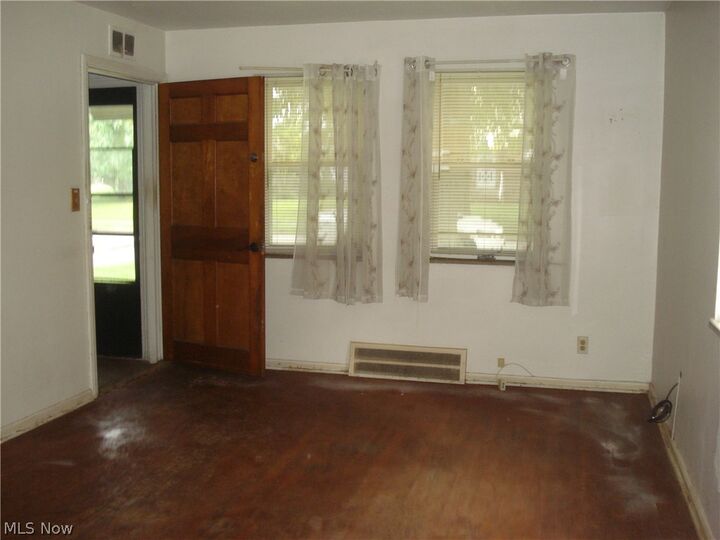 Property Photo: 21050 Crystal Avenue OH 44123