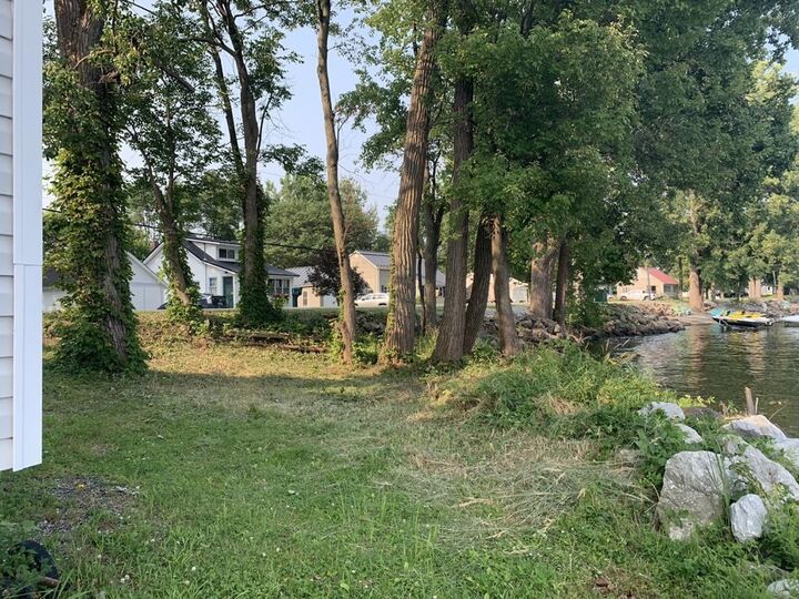 Property Photo: 1187 Hathaway Point Road VT 05478