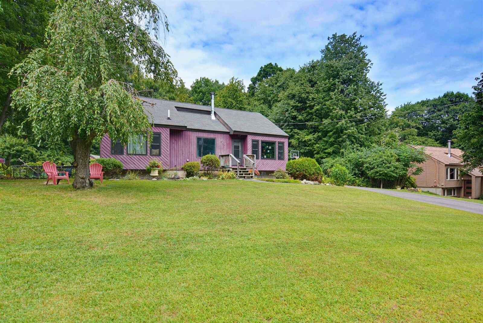 Property Photo:  33 Redfield Circle  NH 03038 