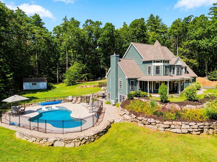 Property Photo:  6 Harrington Drive  NH 03054 