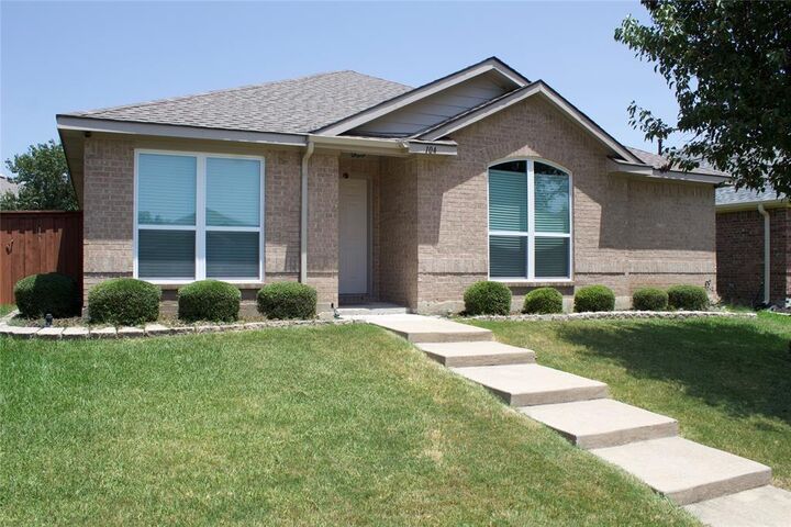 Property Photo:  104 Cobblestone Drive  TX 75098 