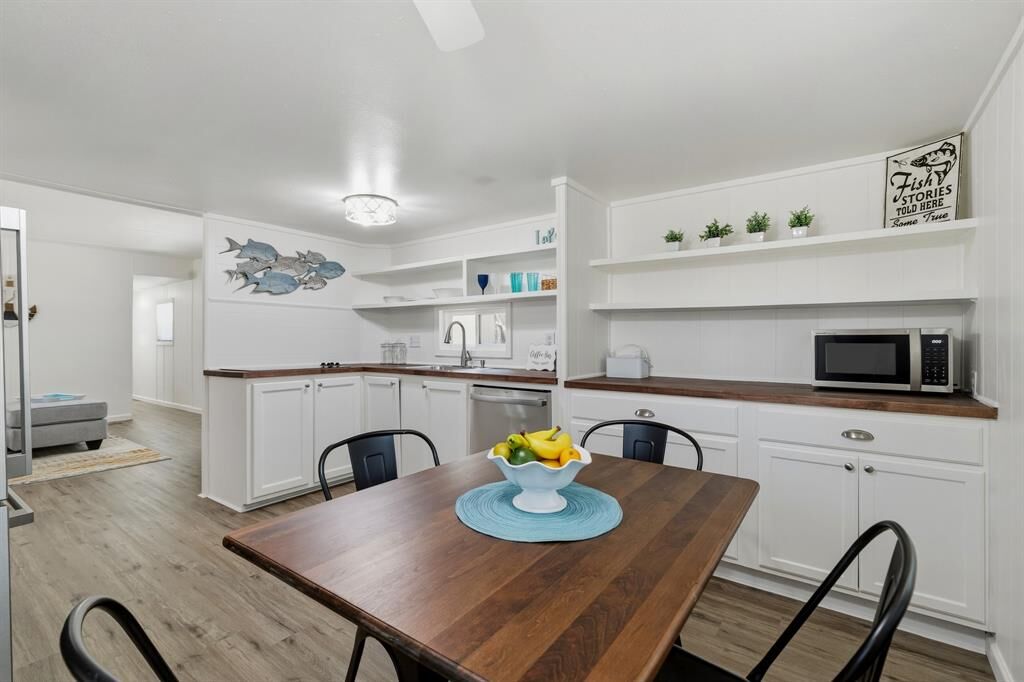 Property Photo: 265 Robin Hood Road TX 76245