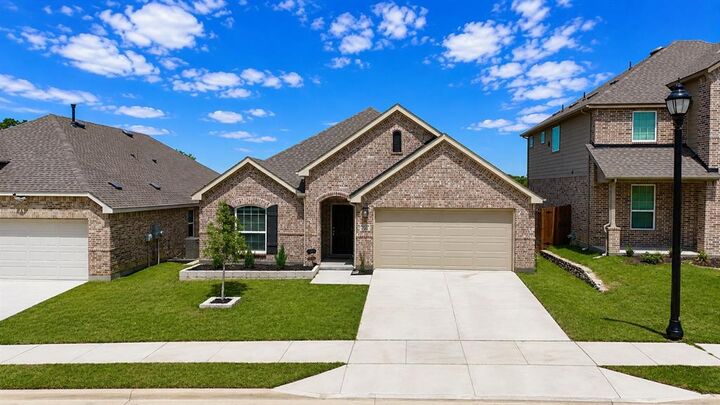 Property Photo: 702 Woodford Way TX 75069