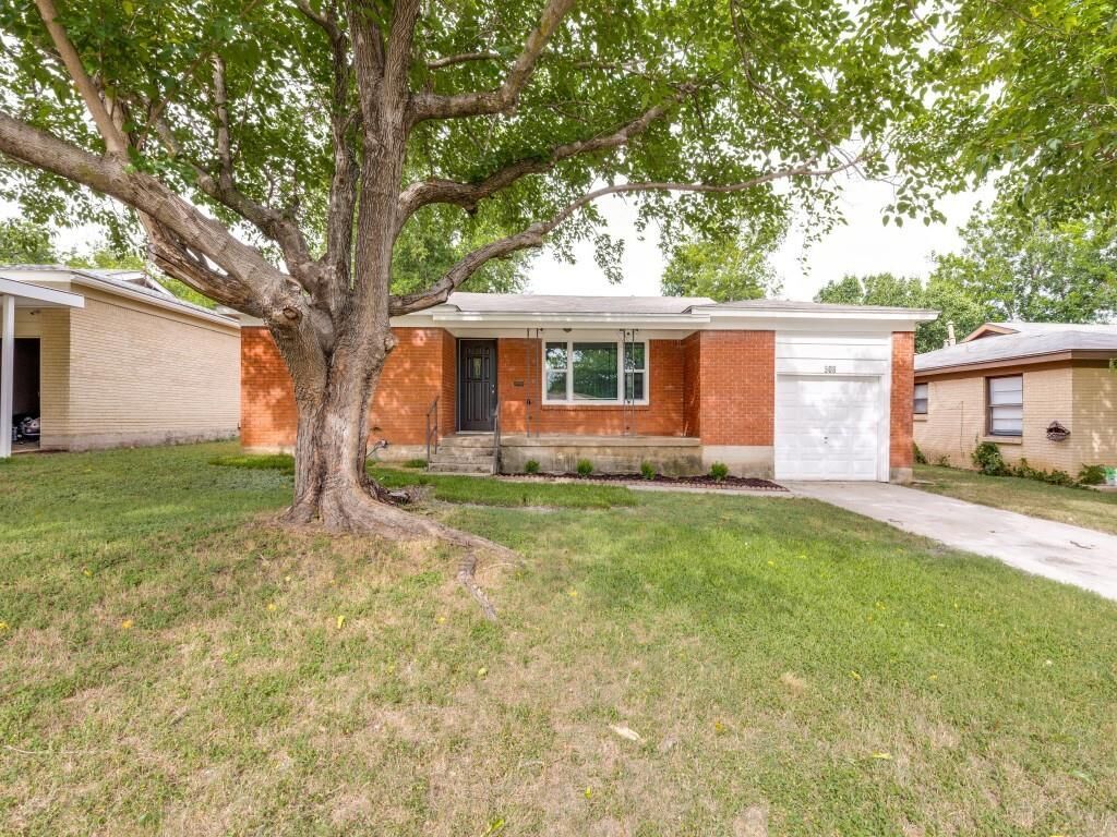 Property Photo:  508 Crandle Drive  TX 76108 