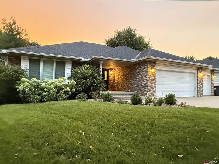 Property Photo: 7411 S 41 Street NE 68516