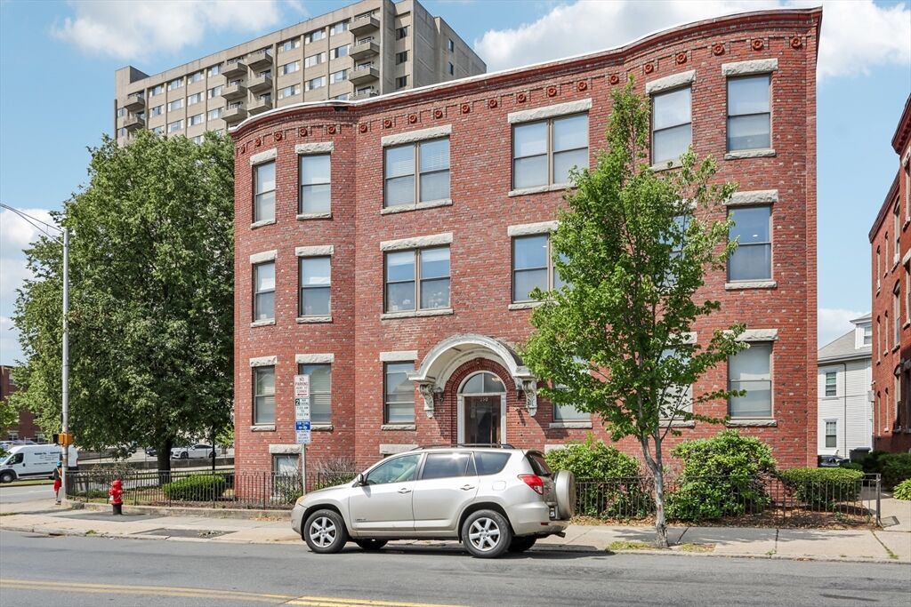 Property Photo: 550 Main 5 MA 02148