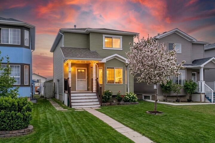 192 Martin Crossing Crescent NE — photo 1
