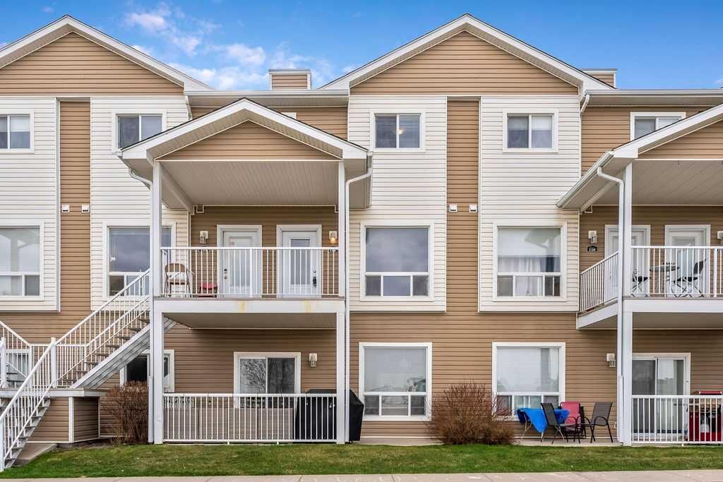 Property Photo:  108 Sunrise Terrace NE  AB T1V 0C2 