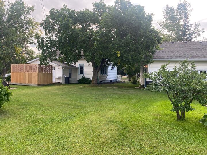 Property Photo:  317 Main Street  AB T0B 0A0 