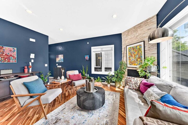 Property Photo:  309 15 Avenue NE 3  AB T2E 1H3 