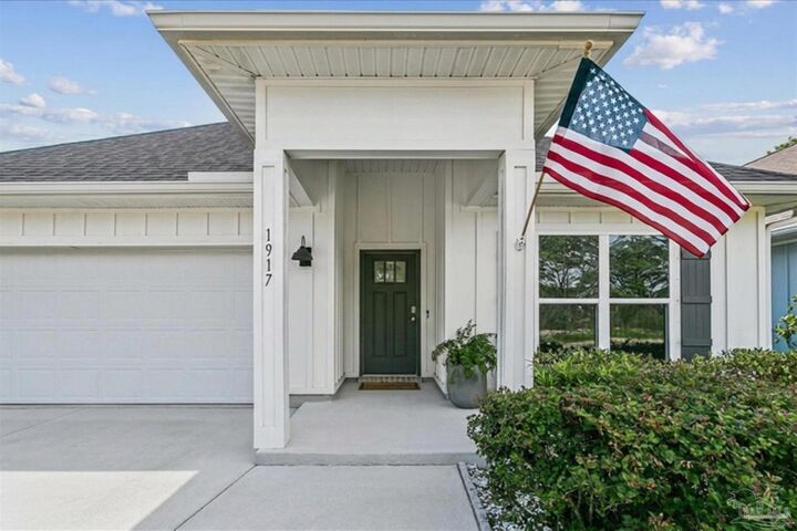 Property Photo: 1917 Noleka Ct FL 32566