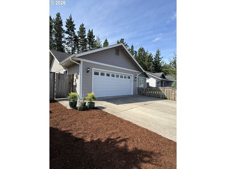 Property Photo: 2200 52nd St OR 97439