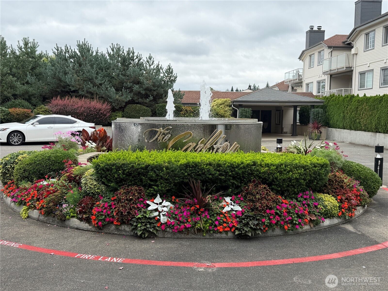 Property Photo: 2760 76th Avenue SE 302 WA 98040