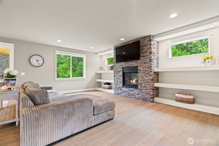 Property Photo: 10103 52nd Street SE WA 98290