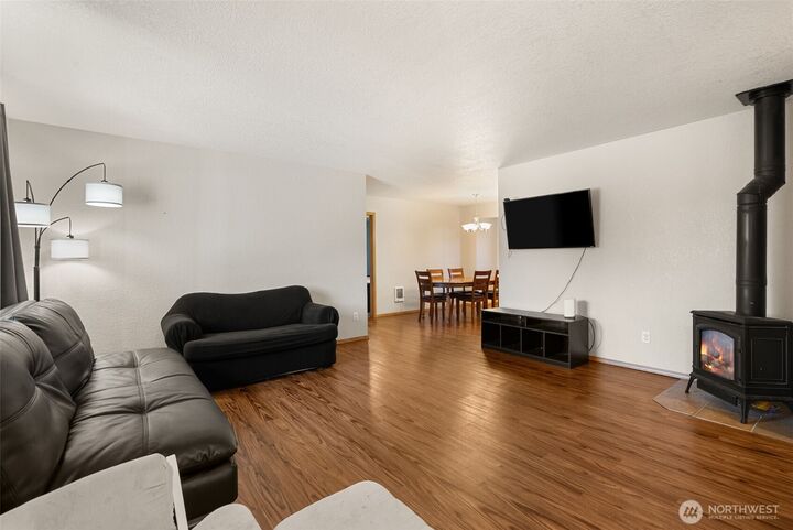 Property Photo:  2211  Washington Street  WA 98584 