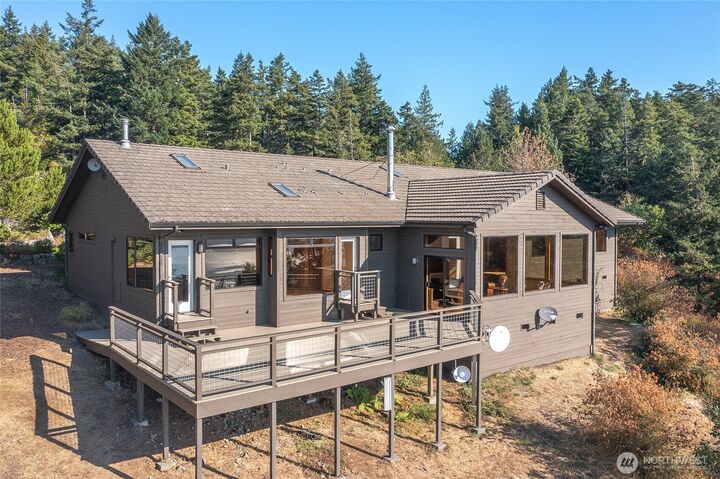 Property Photo: 404 Lookout Loop WA 98245
