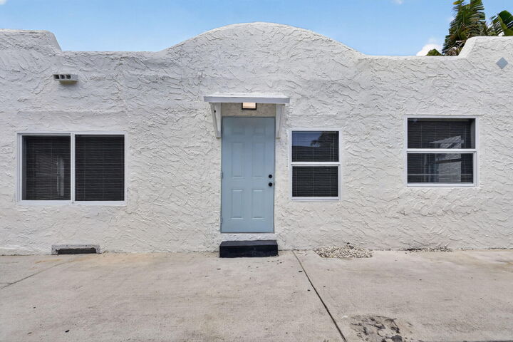 Property Photo:  516 Independence Road 1  FL 33405 