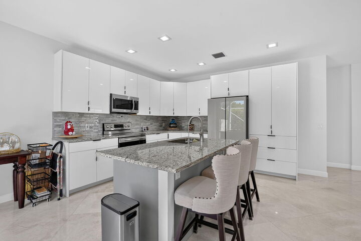 Property Photo:  5040 Heron Place  FL 33073 