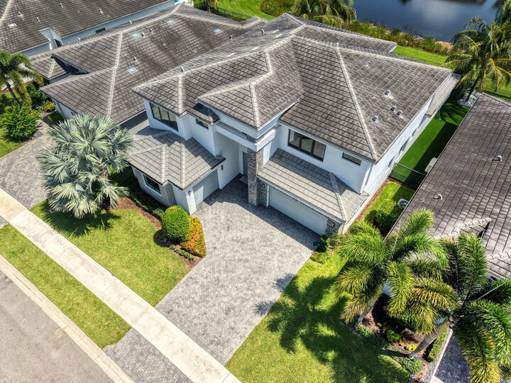 Property Photo: 8804 Skyward Street FL 33496