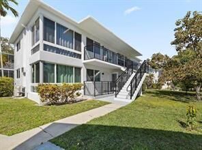 Property Photo:  1050 SE 14th Place 15B  FL 33316 