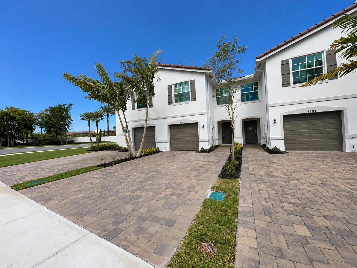Property Photo: 6907 Broadwater Lane FL 33467
