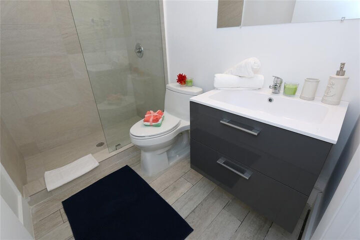 Property Photo:  811 Jefferson Avenue 102  FL 33139 