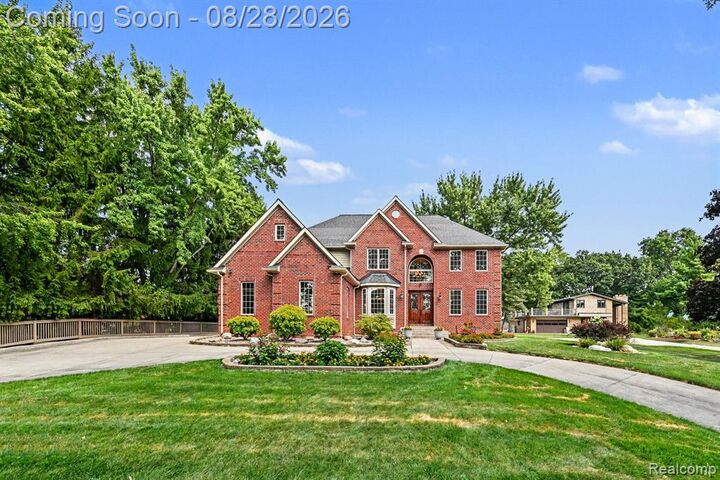 Property Photo: 728 Troyvally Street MI 48098