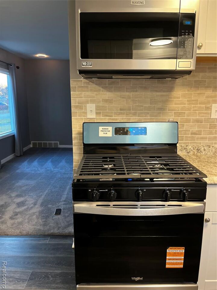 Property Photo: 26912 Colgate Street MI 48141