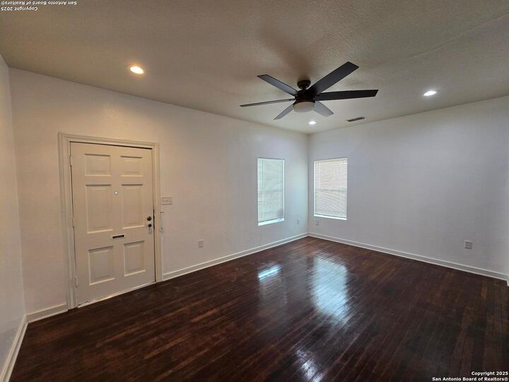 Property Photo: 809 Elmwood TX 78212