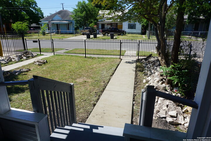Property Photo:  1905 Buena Vista St 1  TX 78207 