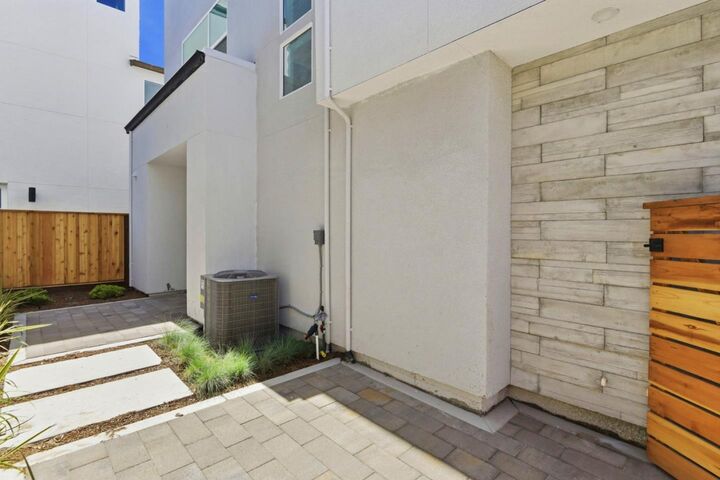 Property Photo:  225 Honeydew Court  CA 94583 