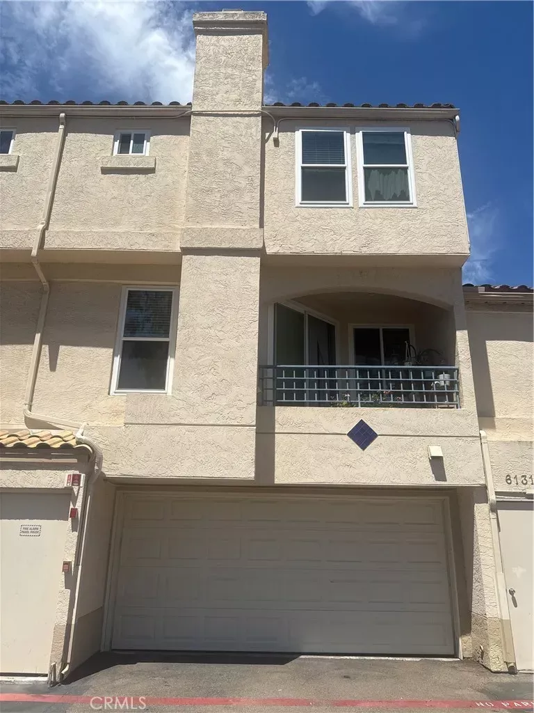 Property Photo:  6131 Calle Mariselda 104  CA 92124 