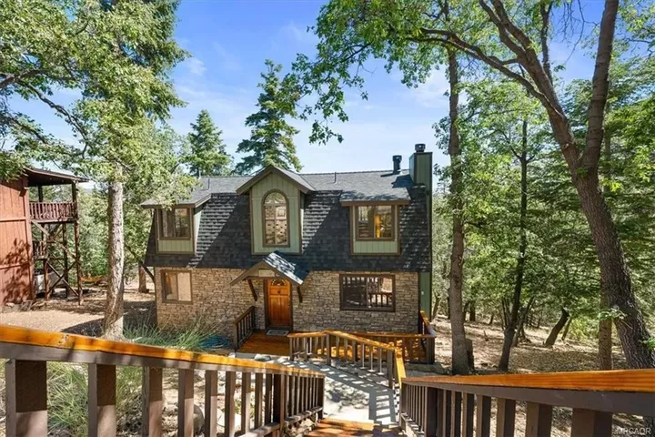 Property Photo:  1550 Tuolumne Road  CA 92314 
