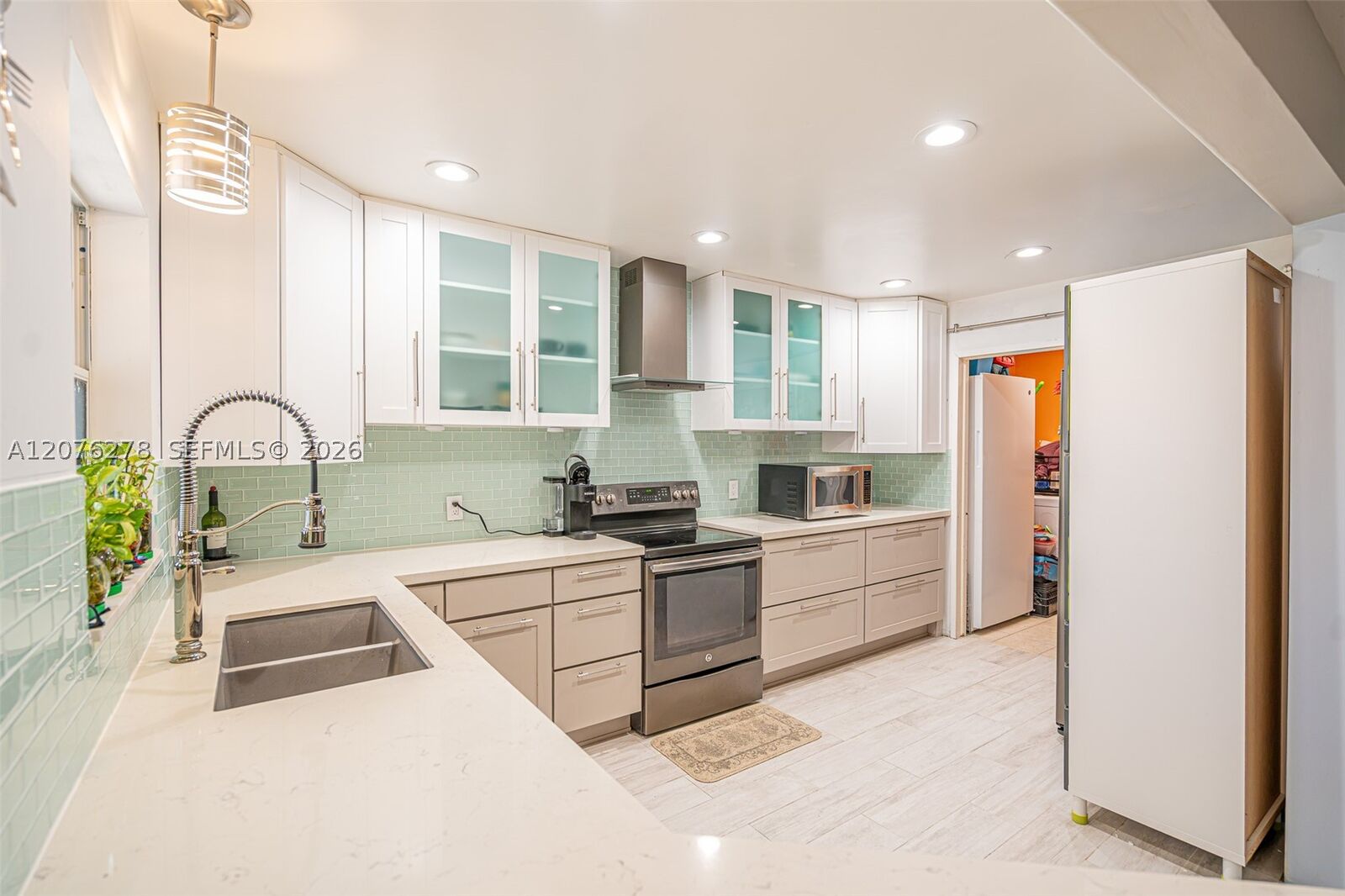 Property Photo:  10 SW 46th Ave  FL 33317 