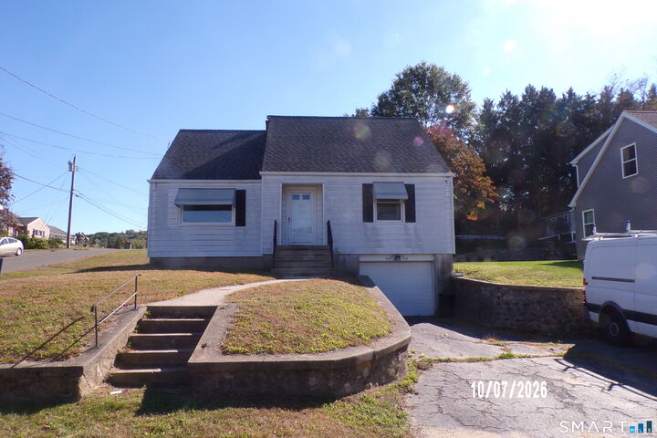 Property Photo:  