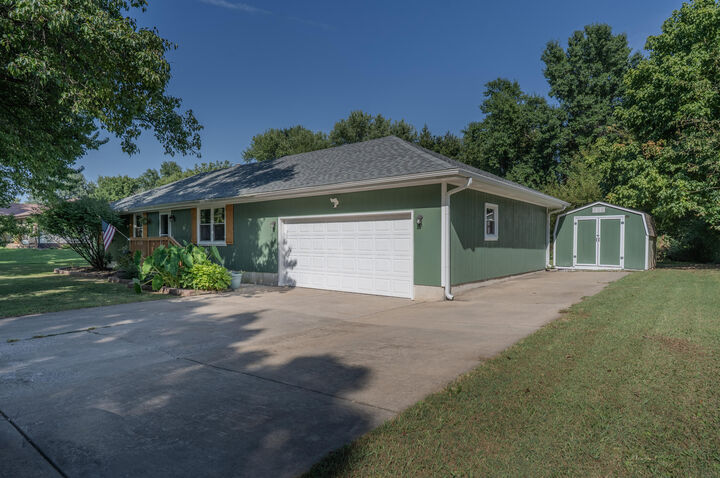 Property Photo: 1804 S 14th Avenue MO 65721