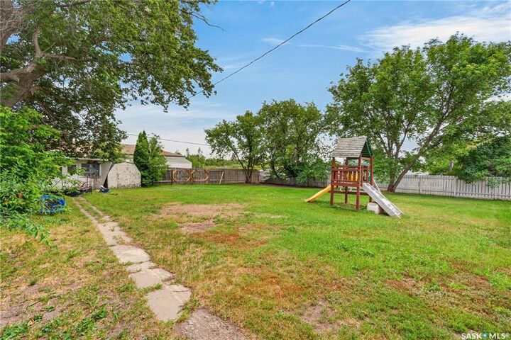 Property Photo:  114 9th Street  SK S0K 2A0 